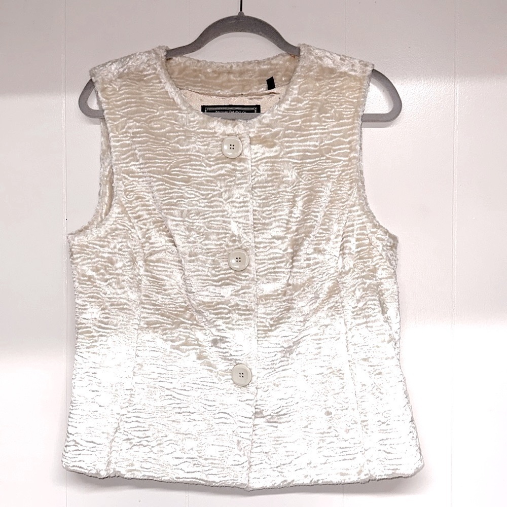 NWOT True Grit Women’s Plush Vest